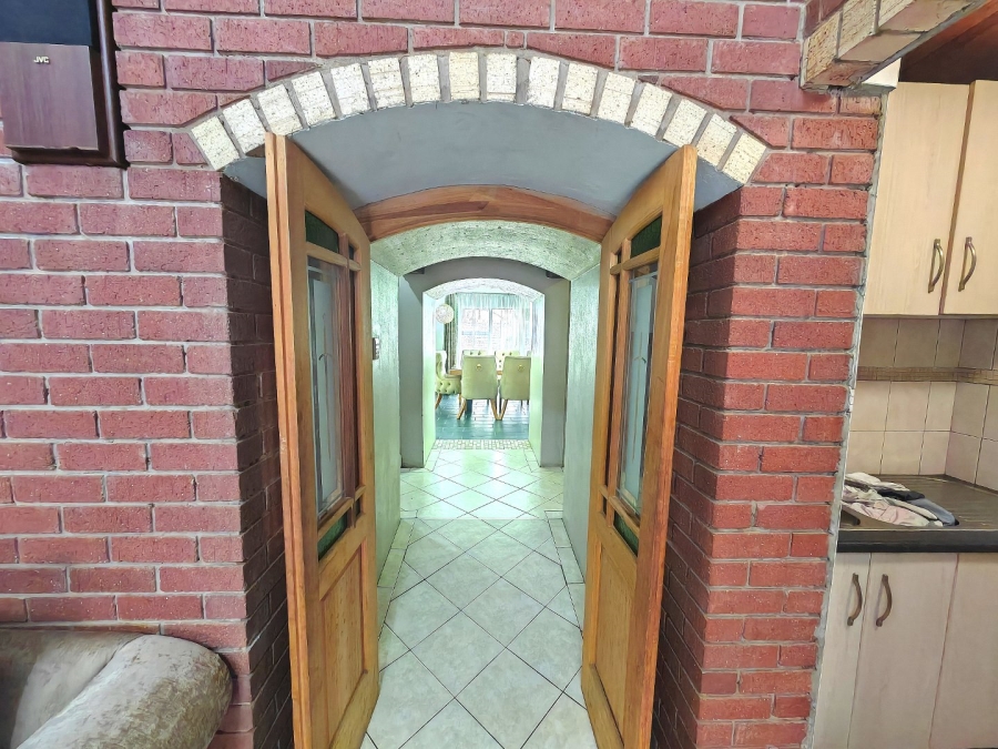5 Bedroom Property for Sale in Fichardt Park Free State